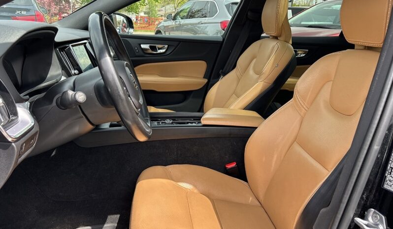 2019 Volvo V60 Cross Country full
