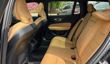 2019 Volvo V60 Cross Country full