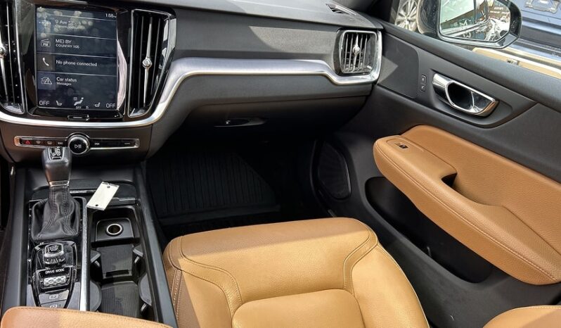 2019 Volvo V60 Cross Country full