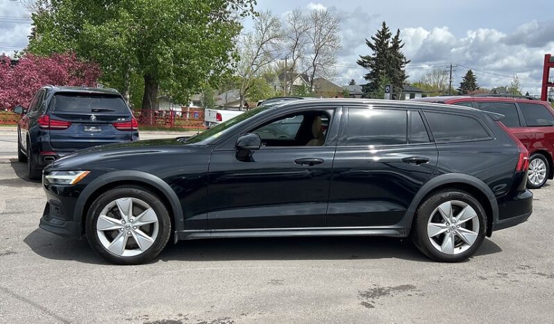 2019 Volvo V60 Cross Country full