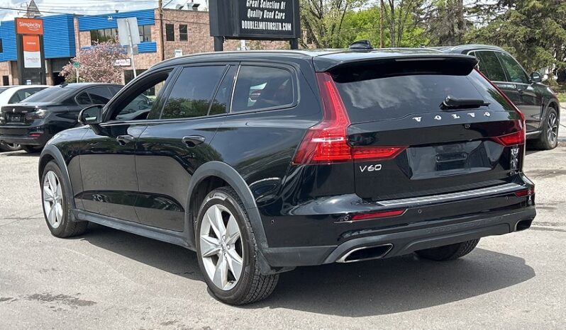 2019 Volvo V60 Cross Country full
