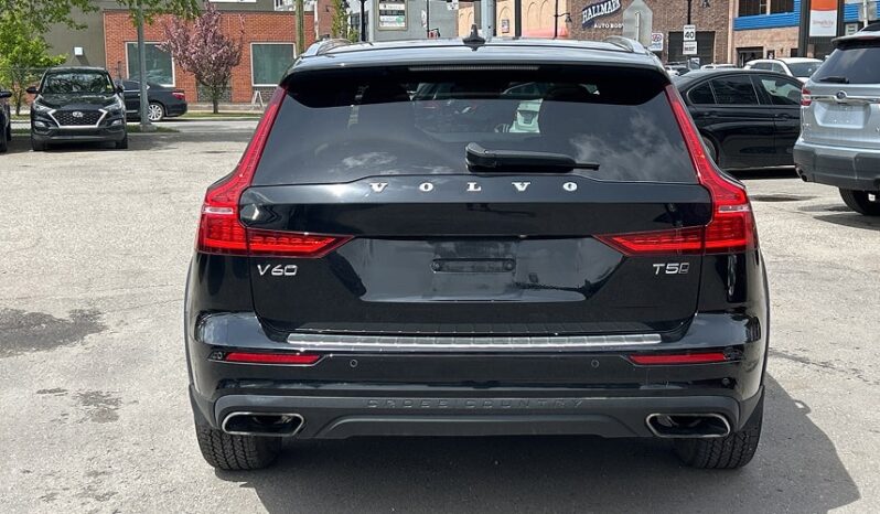 2019 Volvo V60 Cross Country full