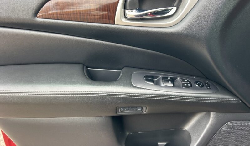 2016 Nissan Pathfinder full