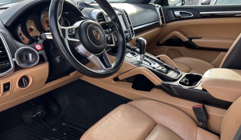 2016 Porsche Cayenne full
