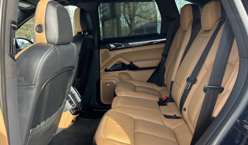 2016 Porsche Cayenne full