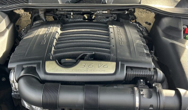 2016 Porsche Cayenne full