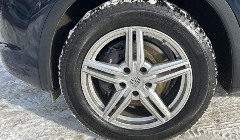 2016 Porsche Cayenne full