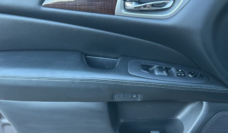 2016 Nissan Pathfinder full