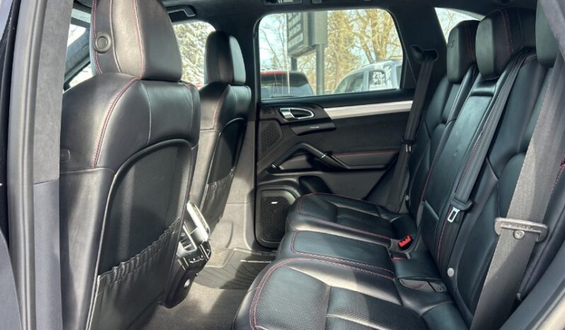 2016 Porsche Cayenne full