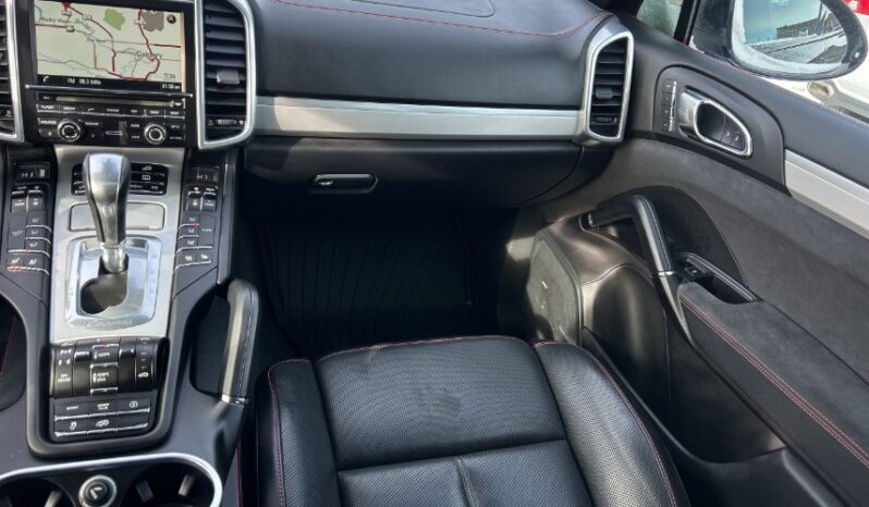 2016 Porsche Cayenne full